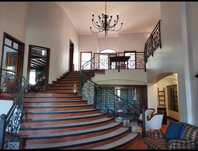7 BEDROOM HOUSE FOR SALE IN WATERKLOOF RIDGE